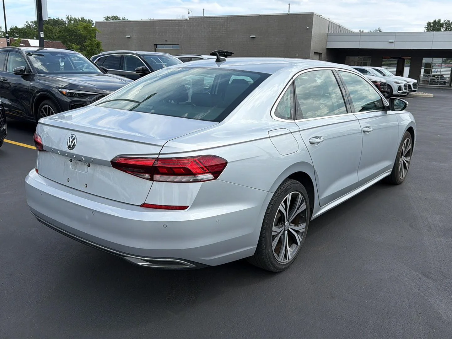 Used 2020 Platinum Gray Metallic Volkswagen 2.0T SEL image 5
