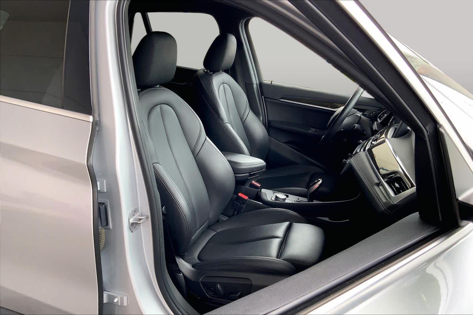 Used 2021 Glacier Silver Metallic BMW sDrive28i image 9
