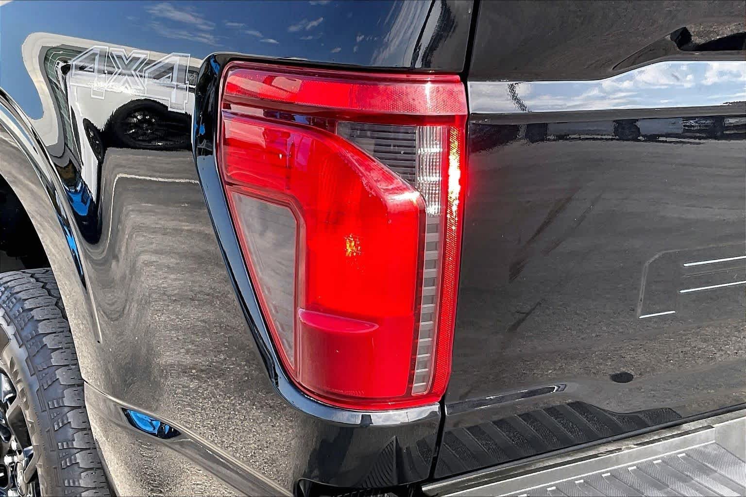 Used 2024 Agate Black Metallic Ford XLT image 25