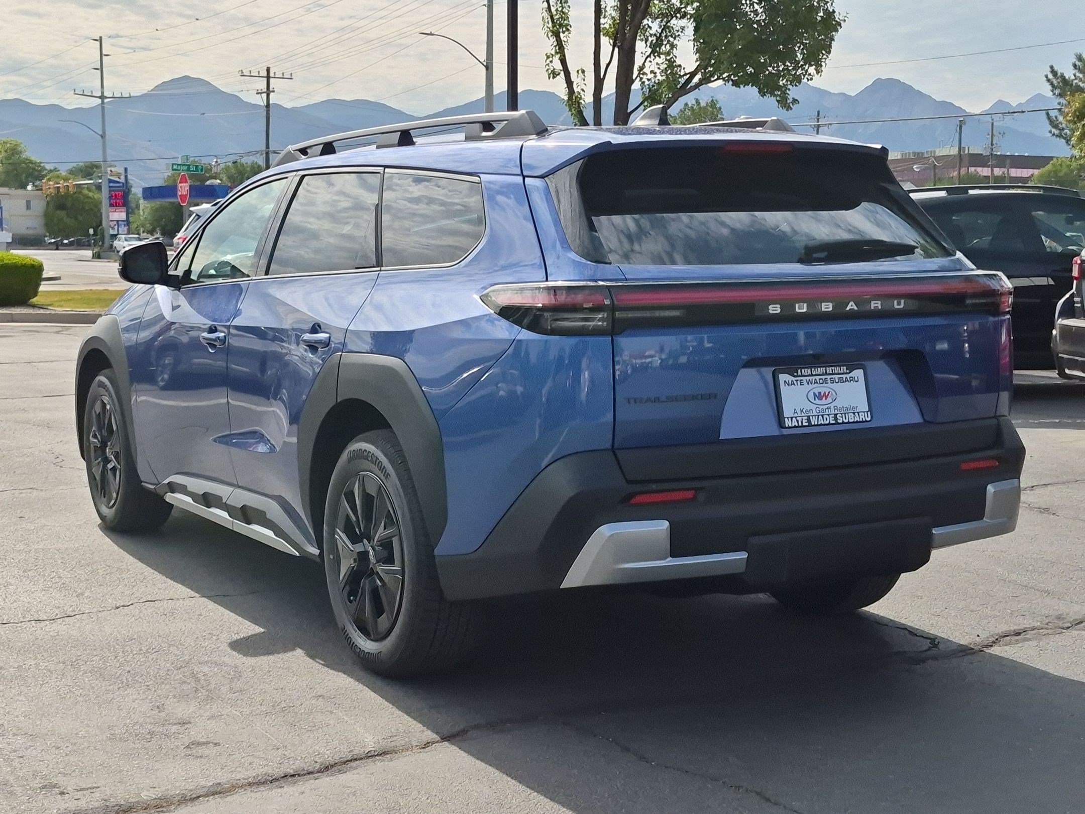 New 2026 DAYBREAK BLUE PEARL Subaru Premium image 5
