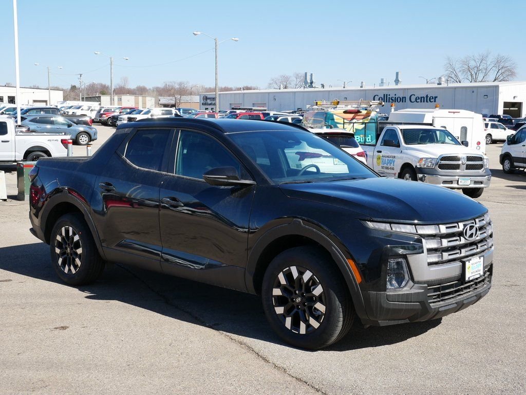 Certified Used 2025 Black Hyundai SEL image 1