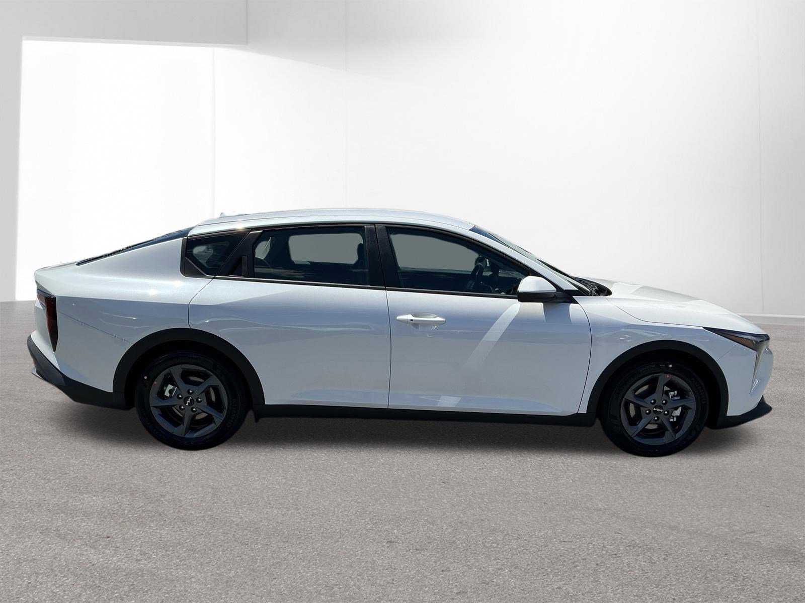 New 2026 Snow White Pearl Kia LXS image 2