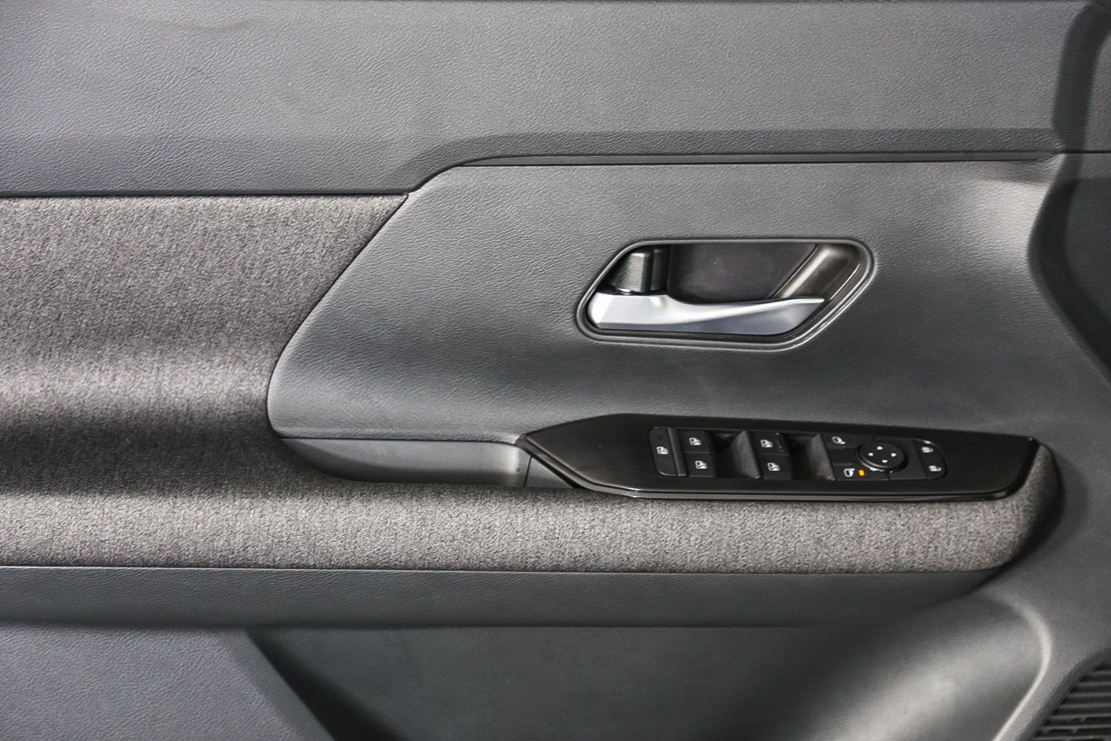 2026 Nissan KICKS SV - Photo 22