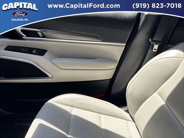 Used 2021 White Kia S image 29