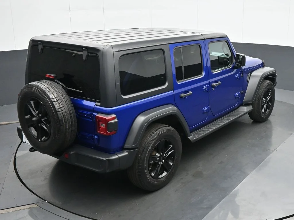 Used 2020 Blue Jeep Unlimited Sport Altitude image 21