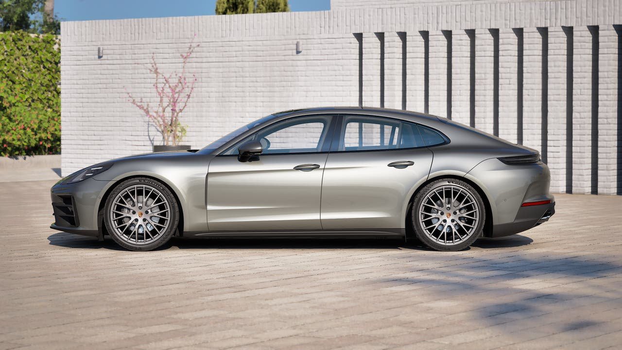 New 2027 Aventurine Green Metallic Porsche  image 2