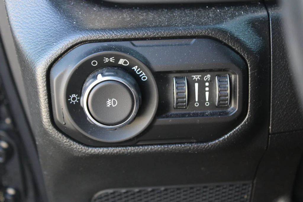 Used 2022 Black Jeep Sport S image 24