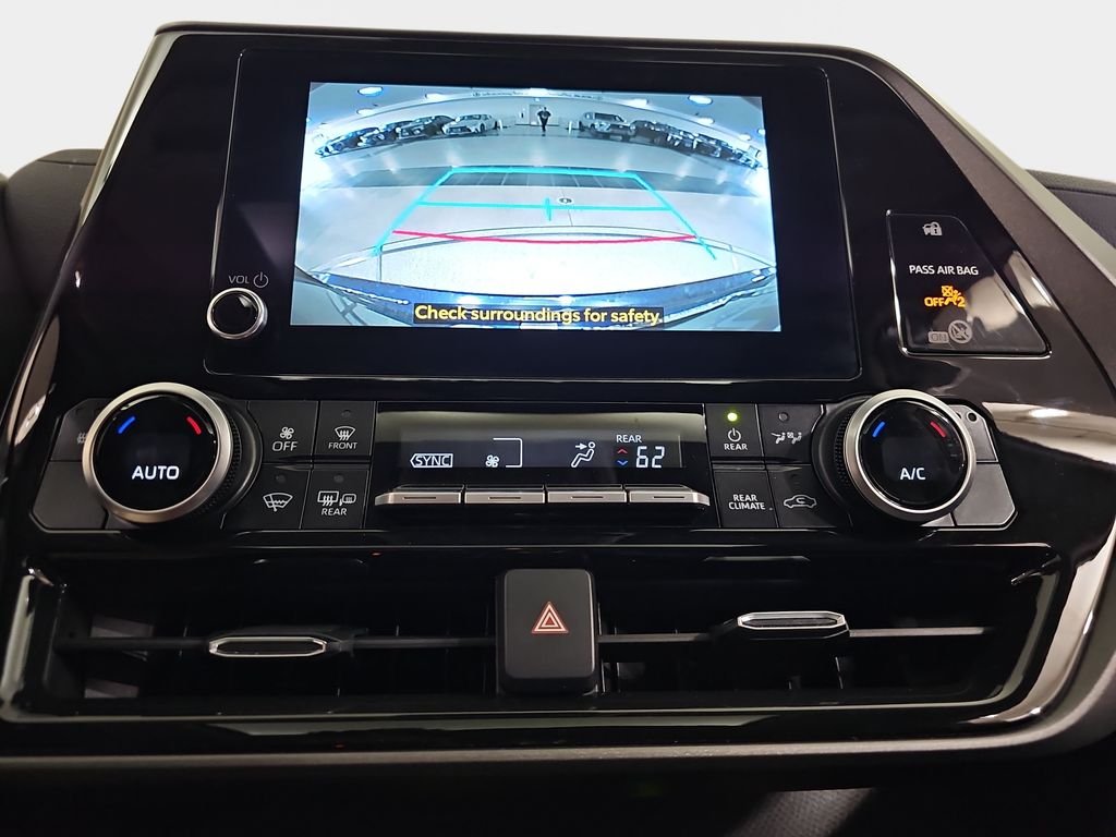 2025 Toyota Highlander XLE - Photo 27