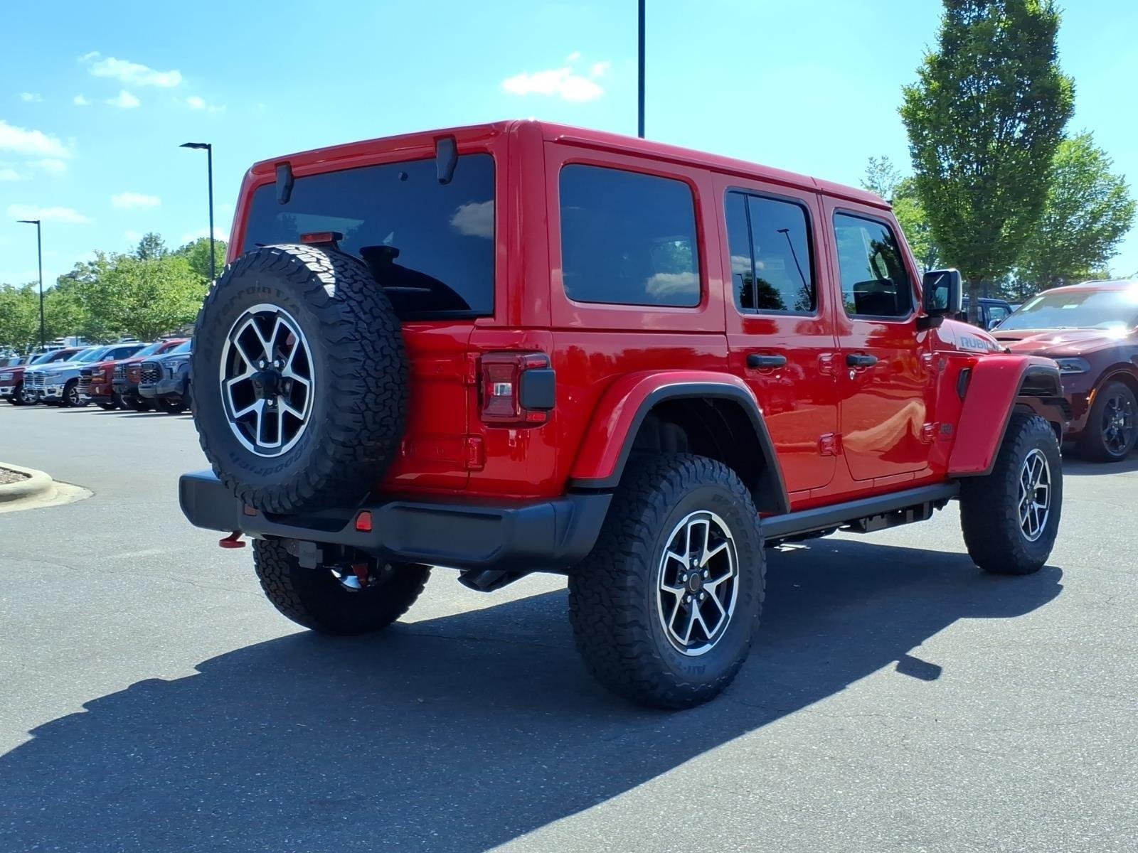 New 2026 Firecracker Red Clear-Coat Exterior Paint Jeep Rubicon image 2