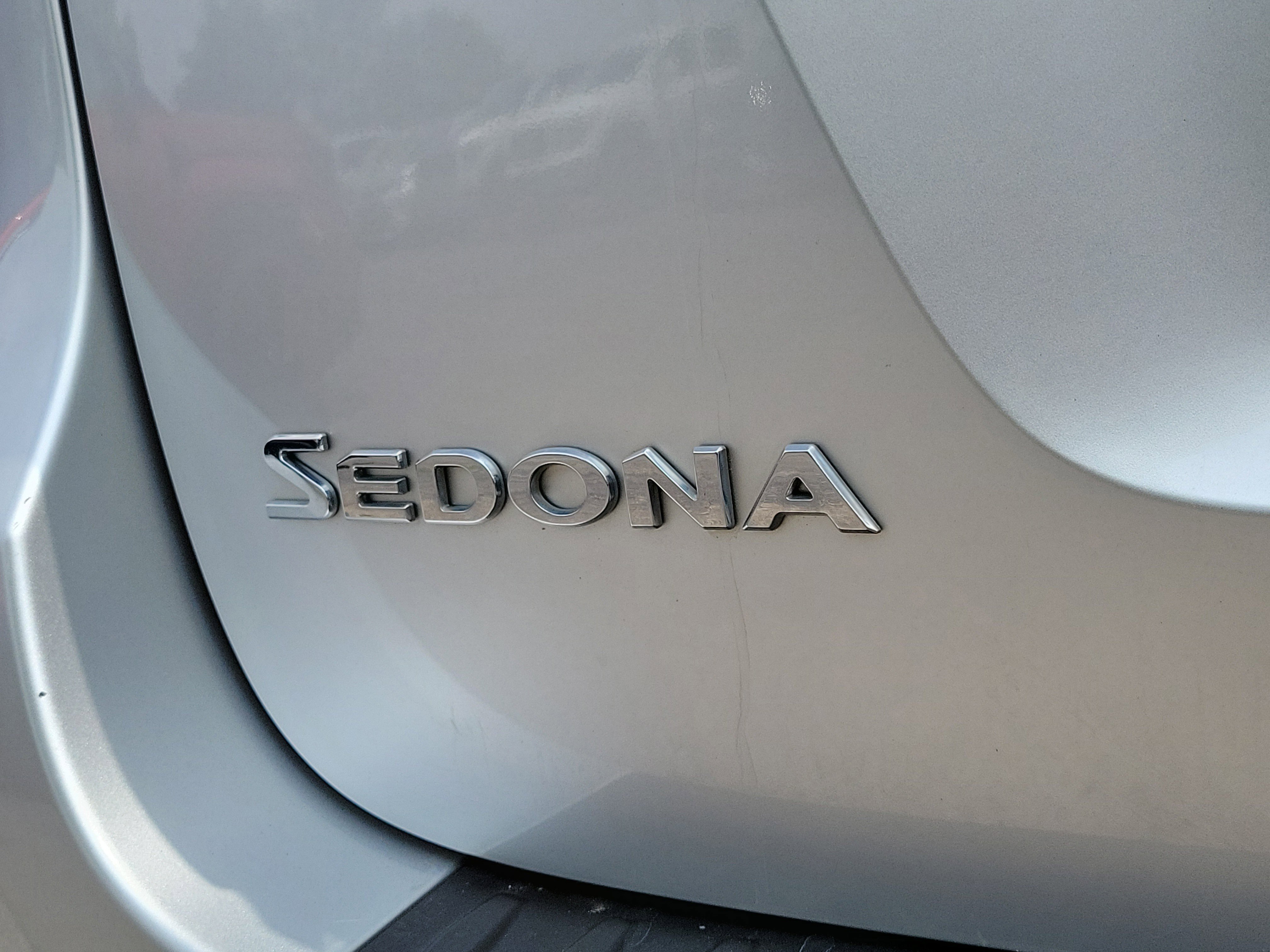 Used 2017 Bright Silver Kia EX image 6
