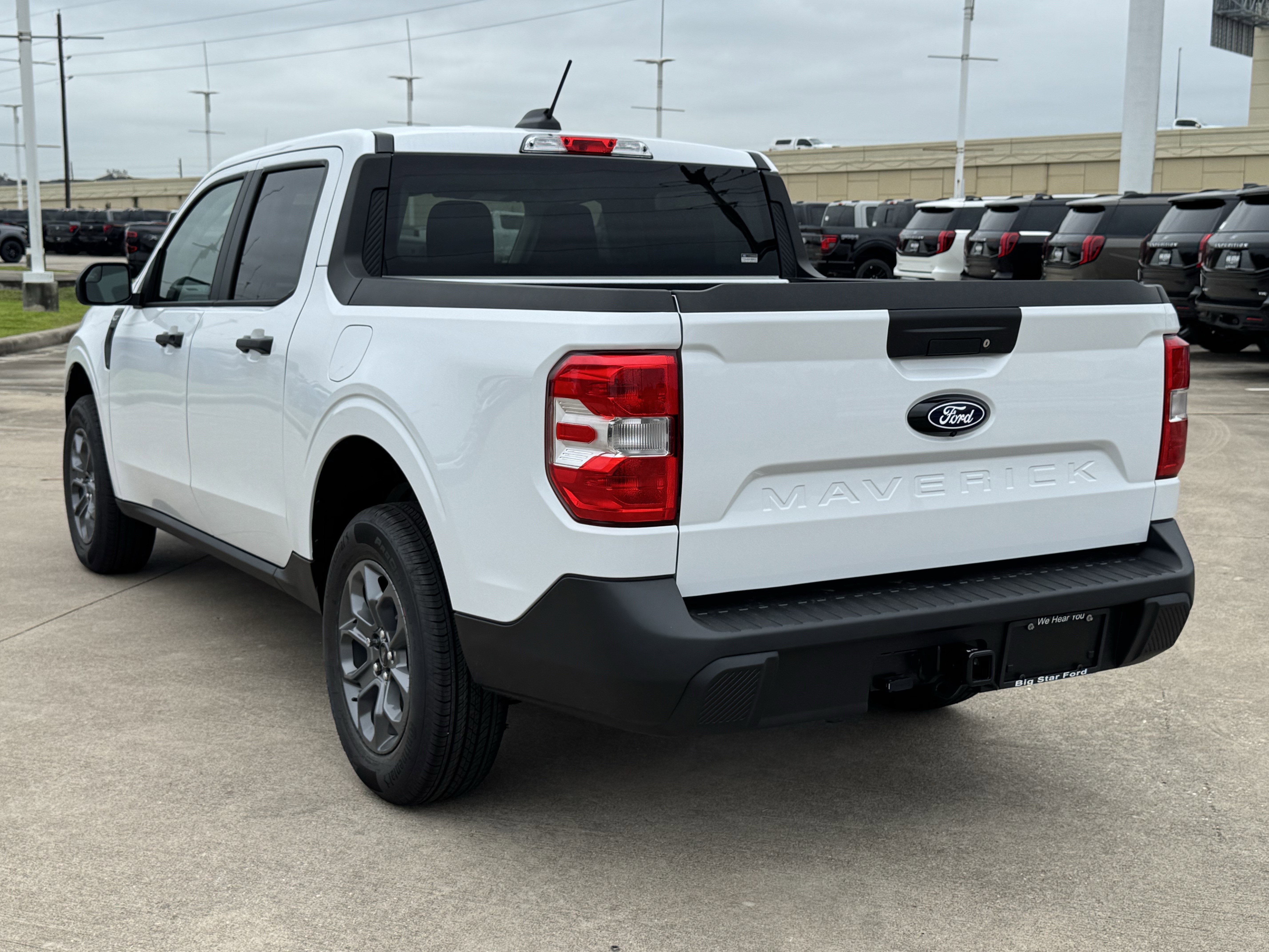New 2026 Oxford White Ford XLT image 7