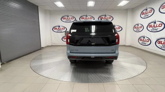 New 2027 Glacier Gray Metallic Tri-Coat Ford Platinum image 4