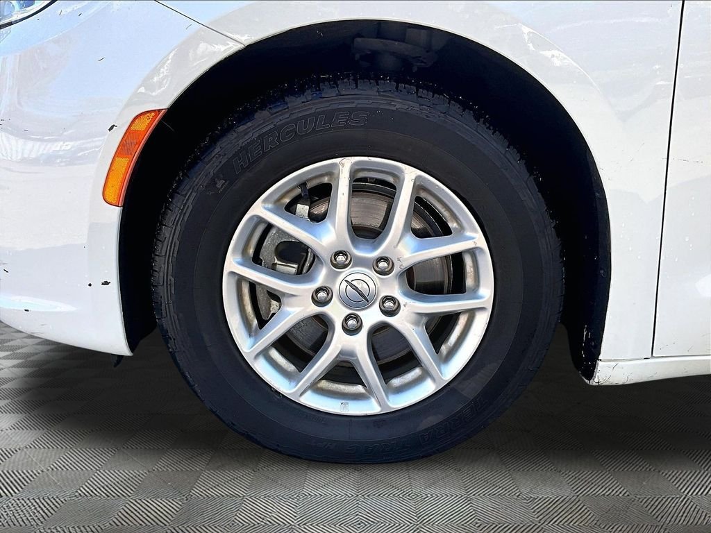 Used 2023 Bright White Clearcoat Chrysler Touring L image 7