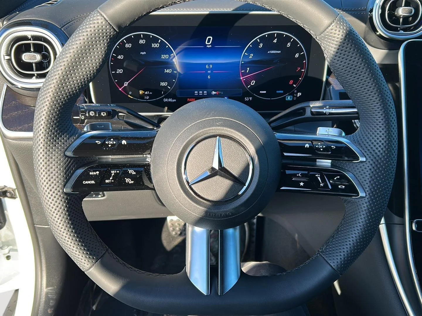 New 2026 Polar White Mercedes-Benz GLC 300 image 17