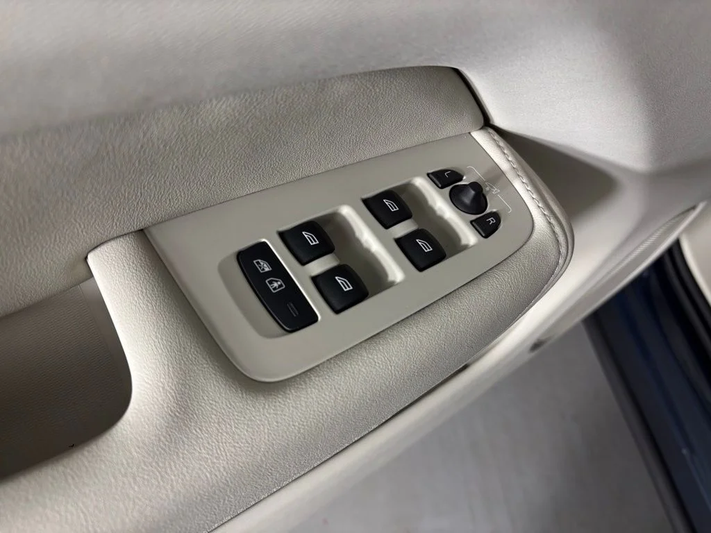 New 2026 Denim Blue Metallic Volvo Ultra image 15