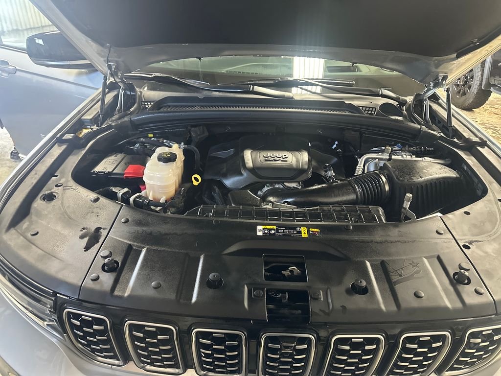 Used 2023 Silver Jeep Summit image 10