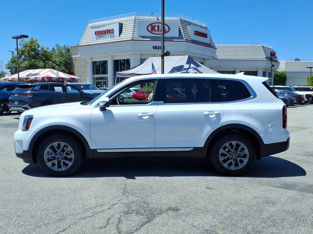 Certified Used 2024 White Kia LX image 7