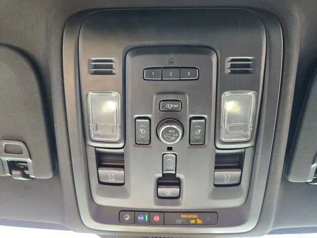 Used 2023 White Frost Tricoat GMC Denali image 27