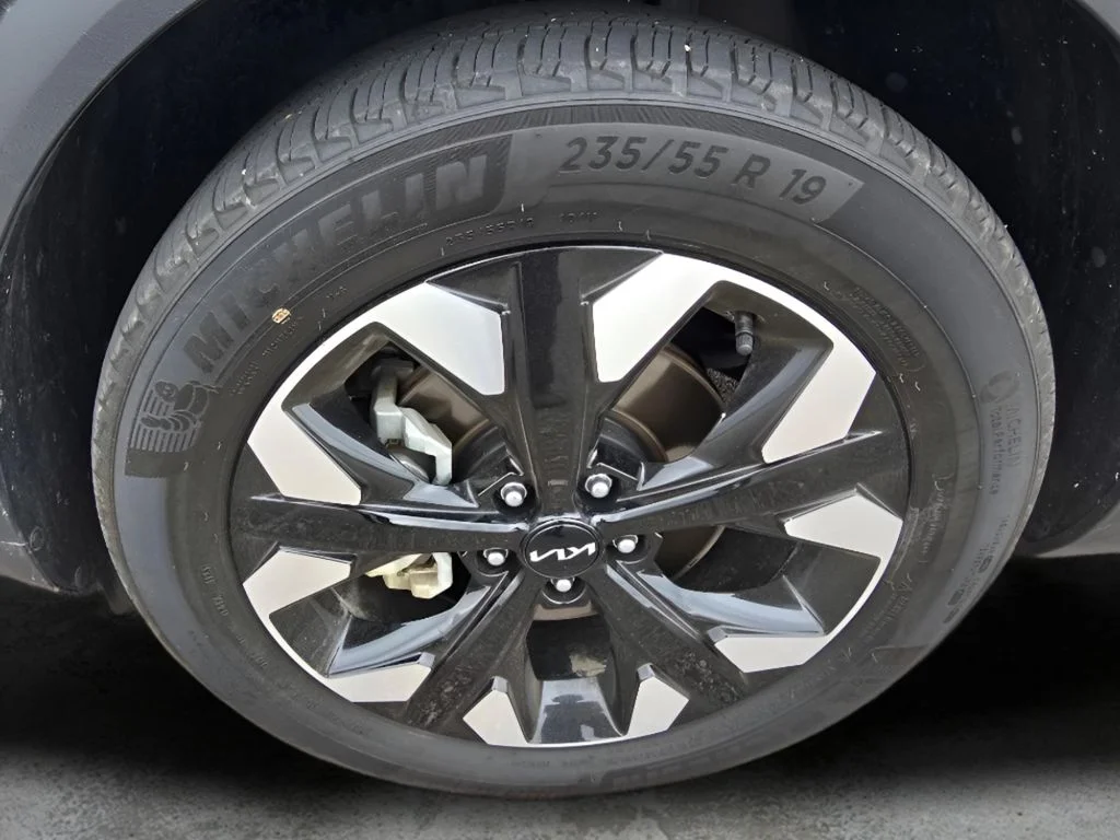 Used 2023 Fusion Black Kia X-Line image 30