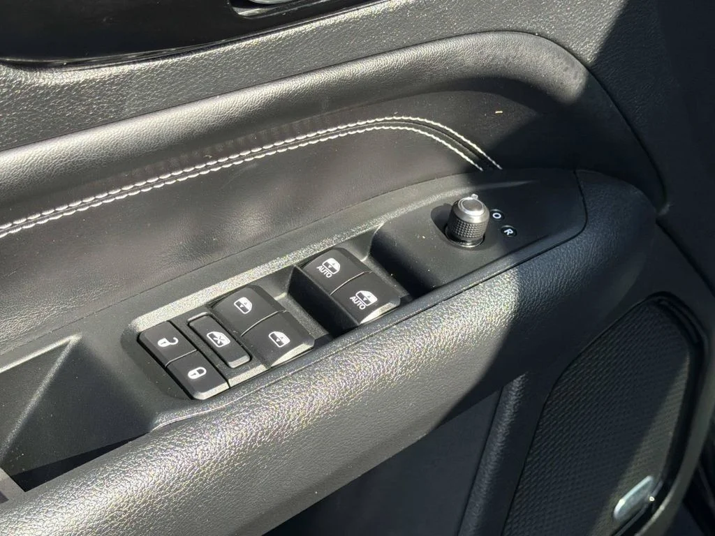 Used 2022 Black Jeep Latitude image 23