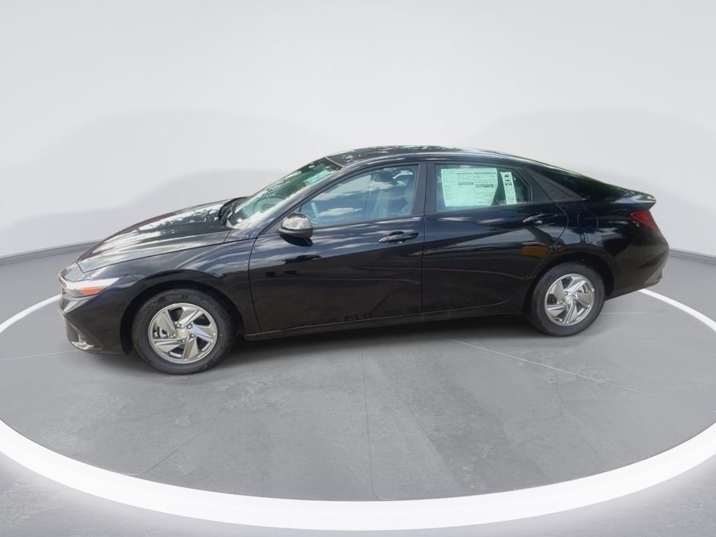 Used 2026 Black Hyundai SE image 5
