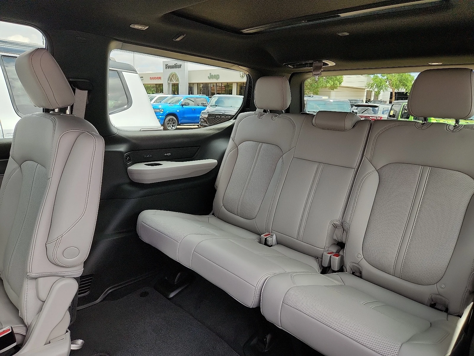 New 2026 Fathom Blue Pearl-Coat  Paint (Late Availability) Jeep 4X4 image 7