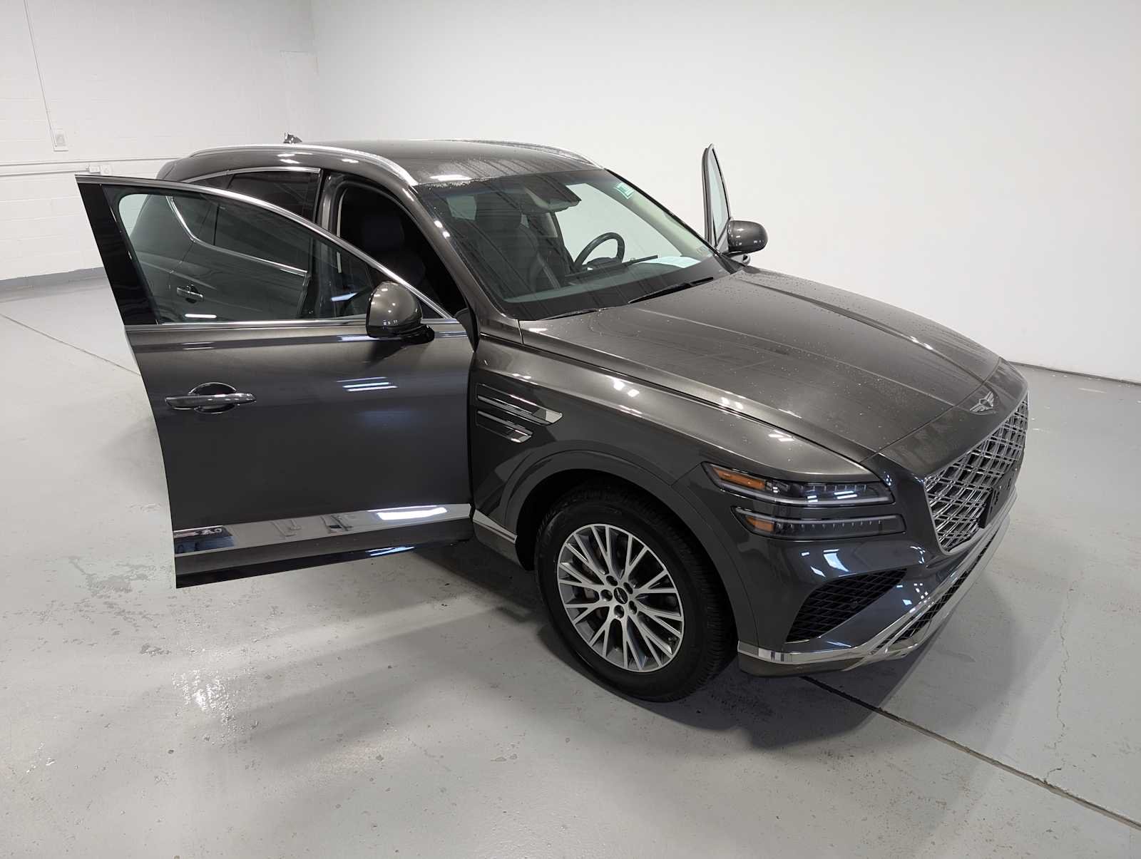 Used 2025 Makalu Gray Genesis 2.5T Standard image 16