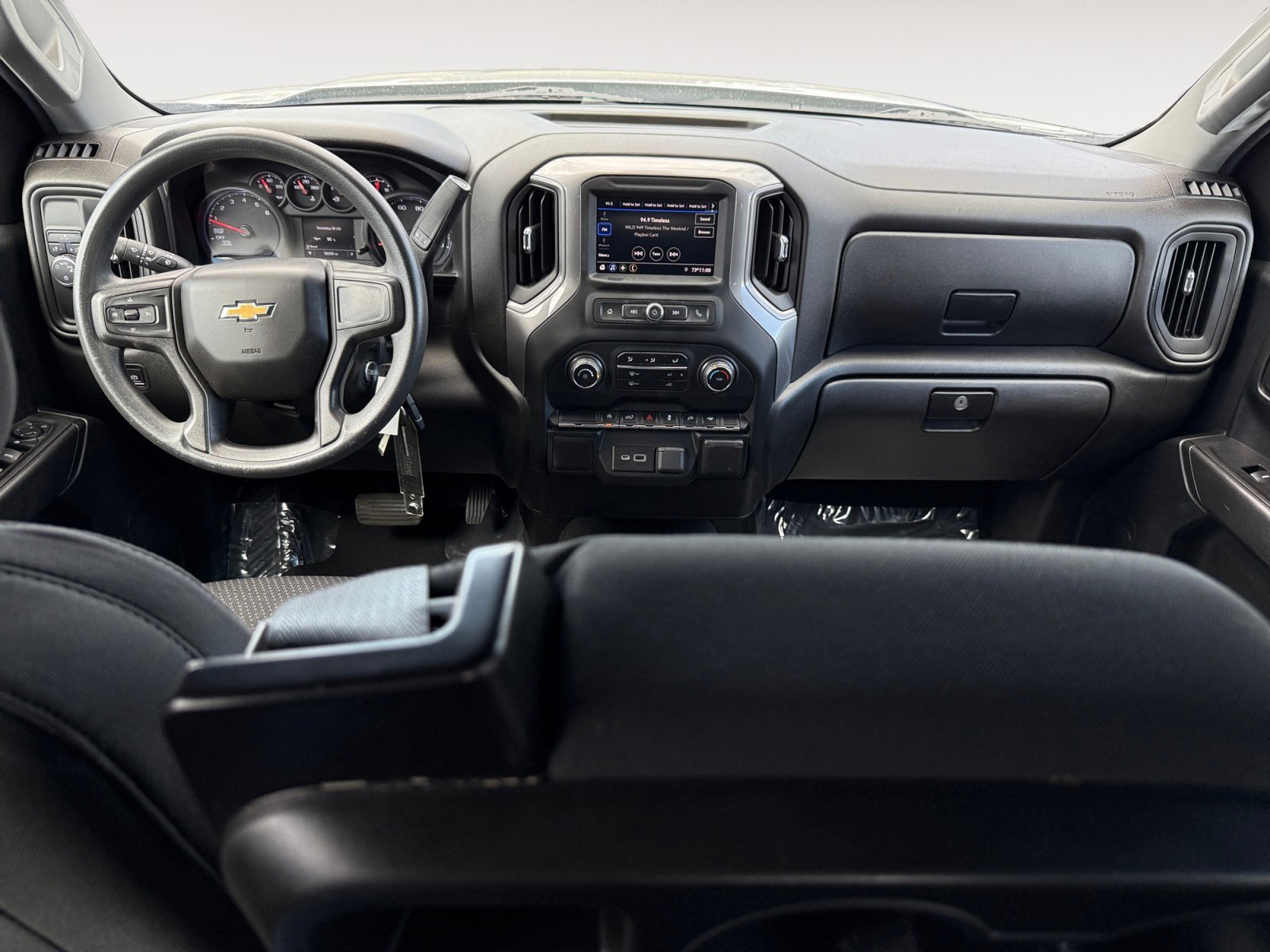 Used 2021 Silver Ice Metallic Chevrolet Custom image 15