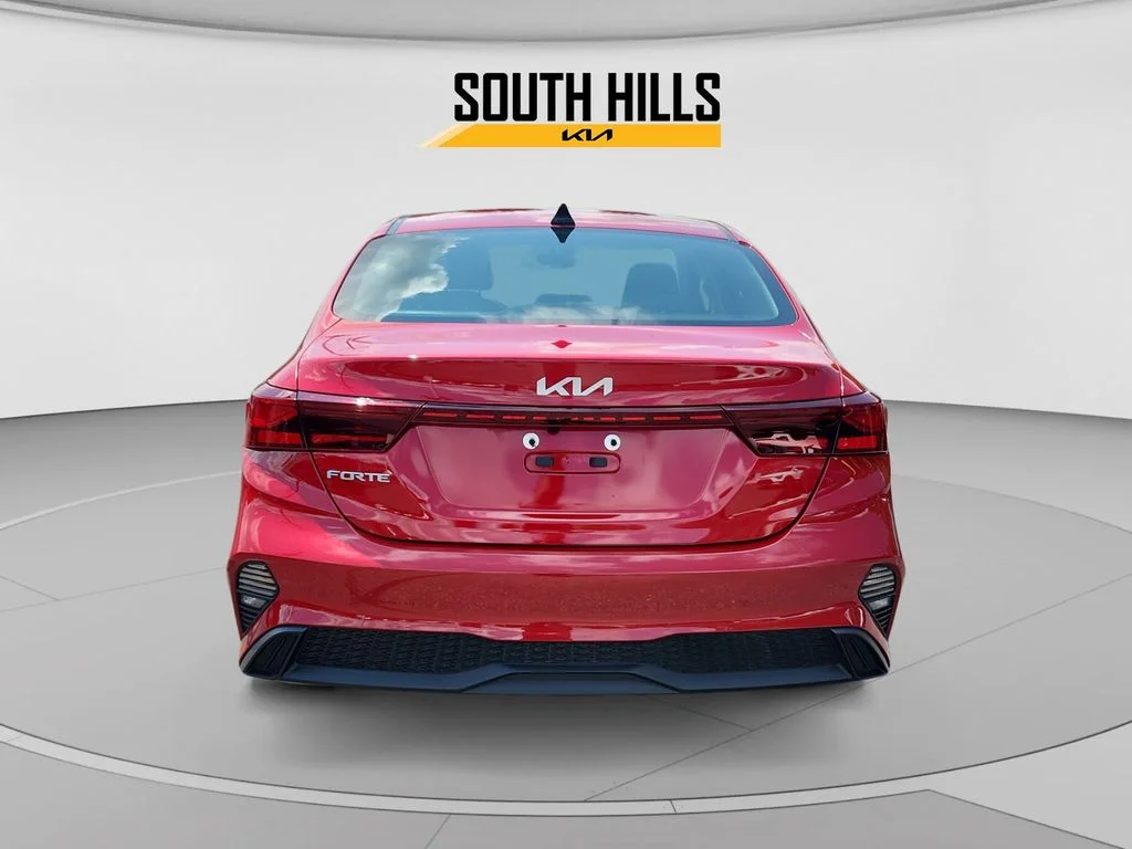 Used 2024 Red Kia LXS image 4