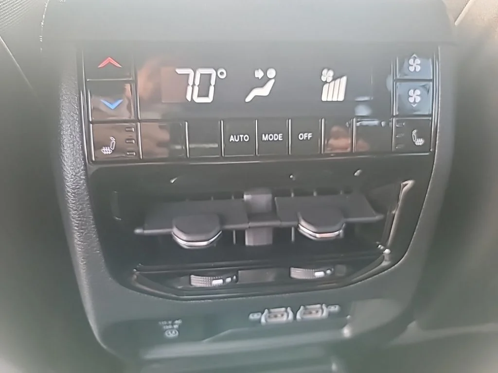 Used 2025 Silver Jeep Limited image 21