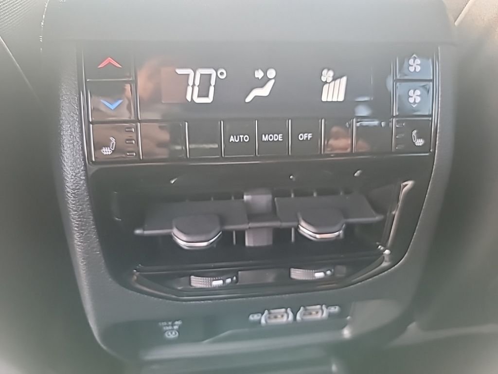 Used 2025 Silver Jeep Limited image 21