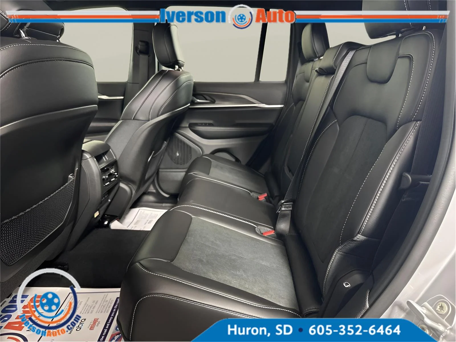 New 2026 Silver Zynith Exterior Paint Jeep Laredo Altitude image 24