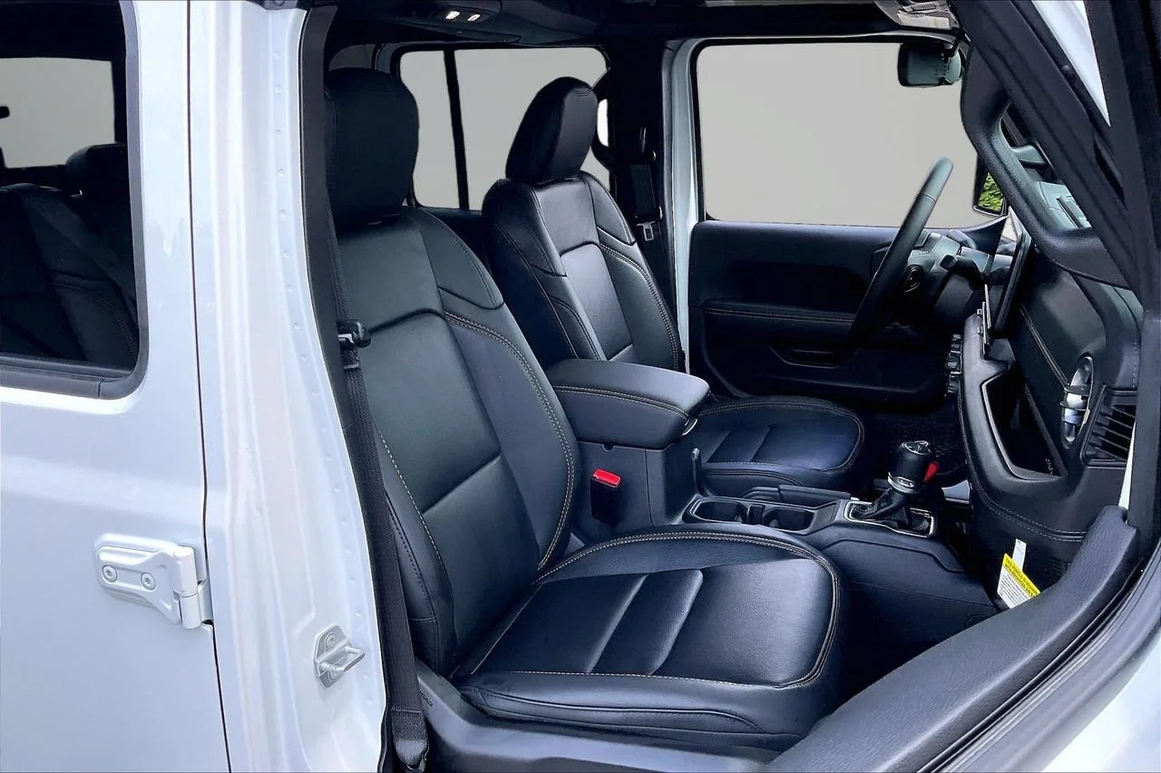 New 2026 Bright White Clearcoat Jeep Sahara image 19