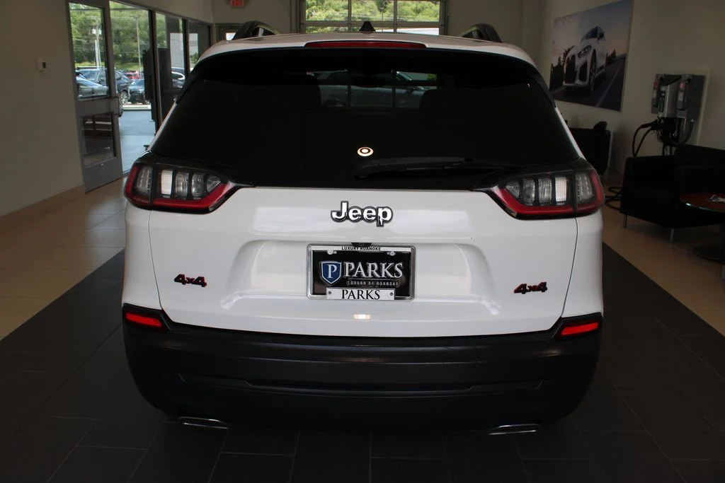 Used 2019 Bright White Clearcoat Jeep Latitude Plus image 28