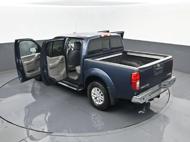 Used 2017 Arctic Blue Metallic Nissan SV image 25