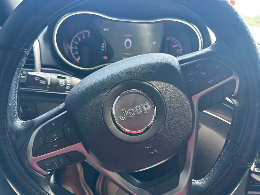 Used 2020 Gray Jeep Limited image 9