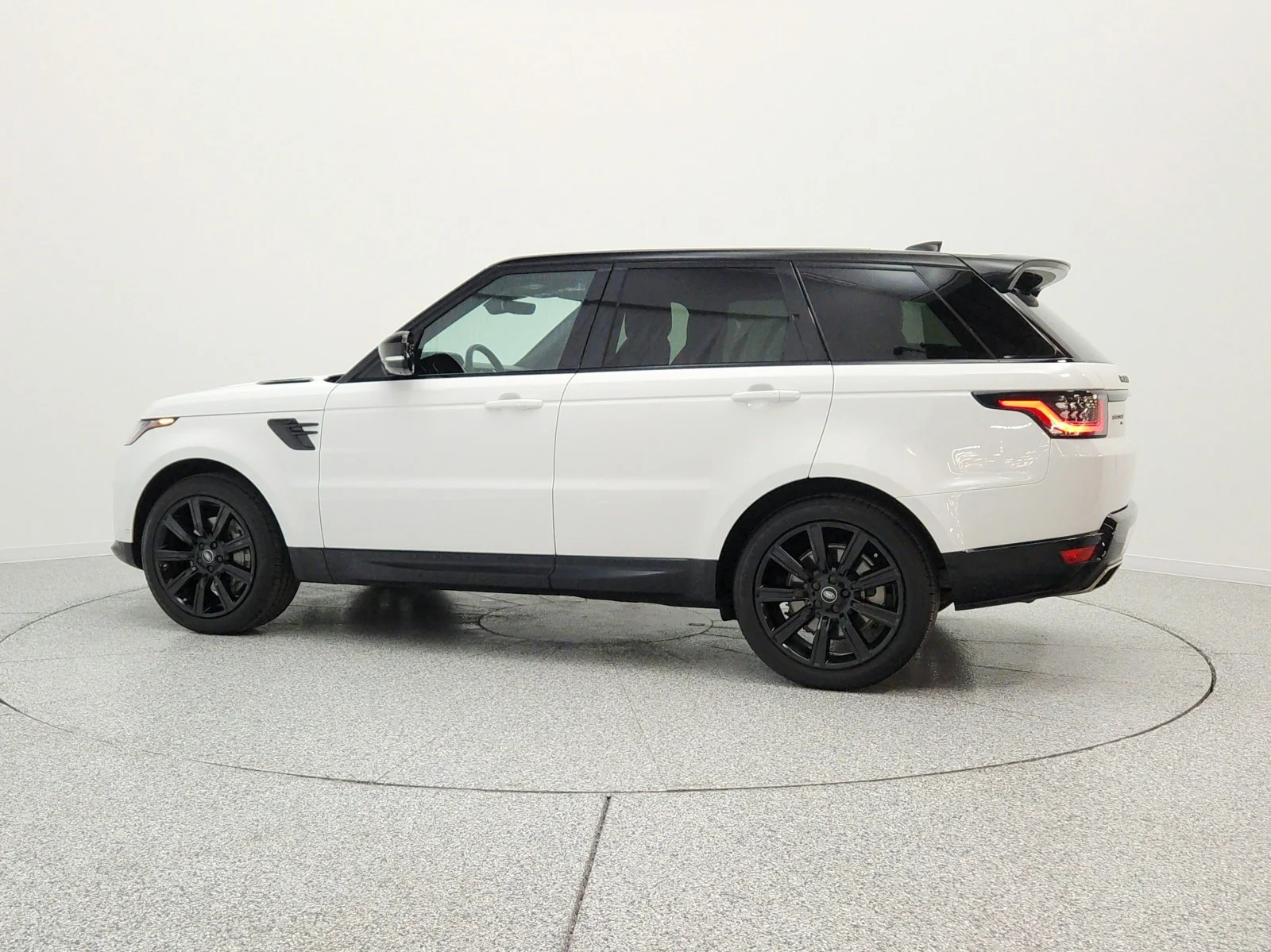Used 2022  Land Rover Turbo i6 MHEV HSE Silver Edition image 8