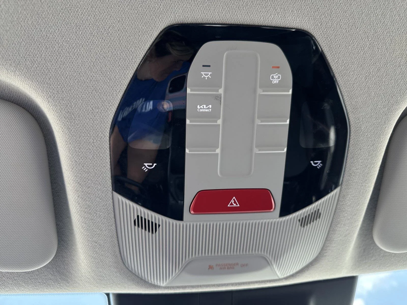 Used 2025 Snow White Pearl Kia LXS image 28