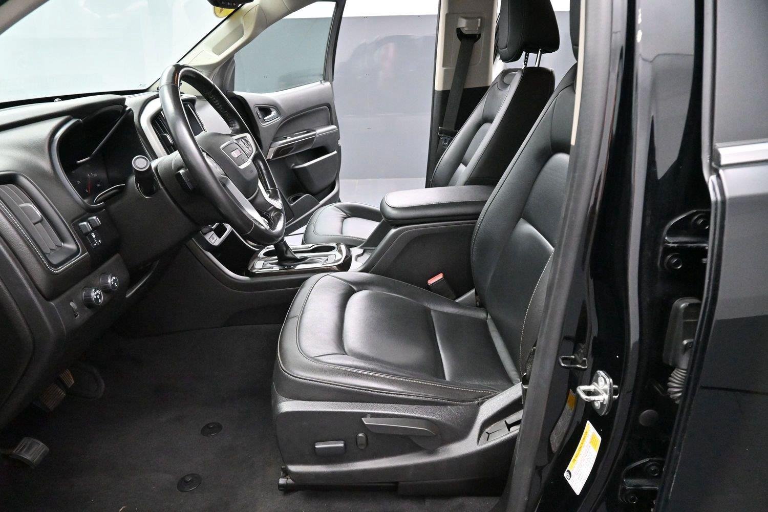 Used 2019 Onyx Black GMC 4WD SLT image 13