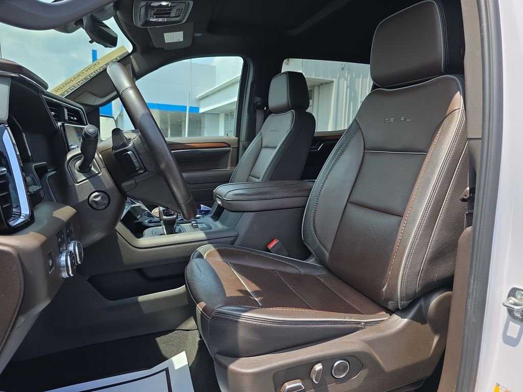 Used 2025 White GMC Denali image 13