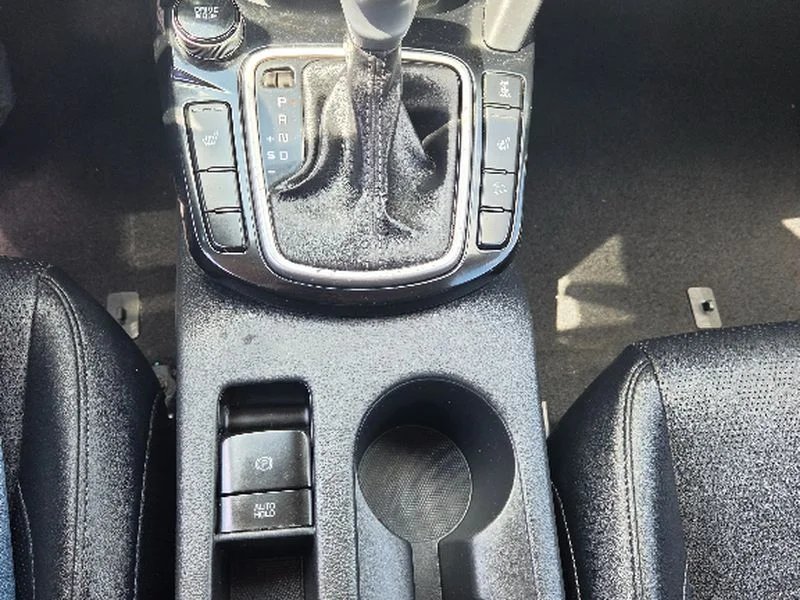 Used 2021 Snow White Pearl Kia SX image 24