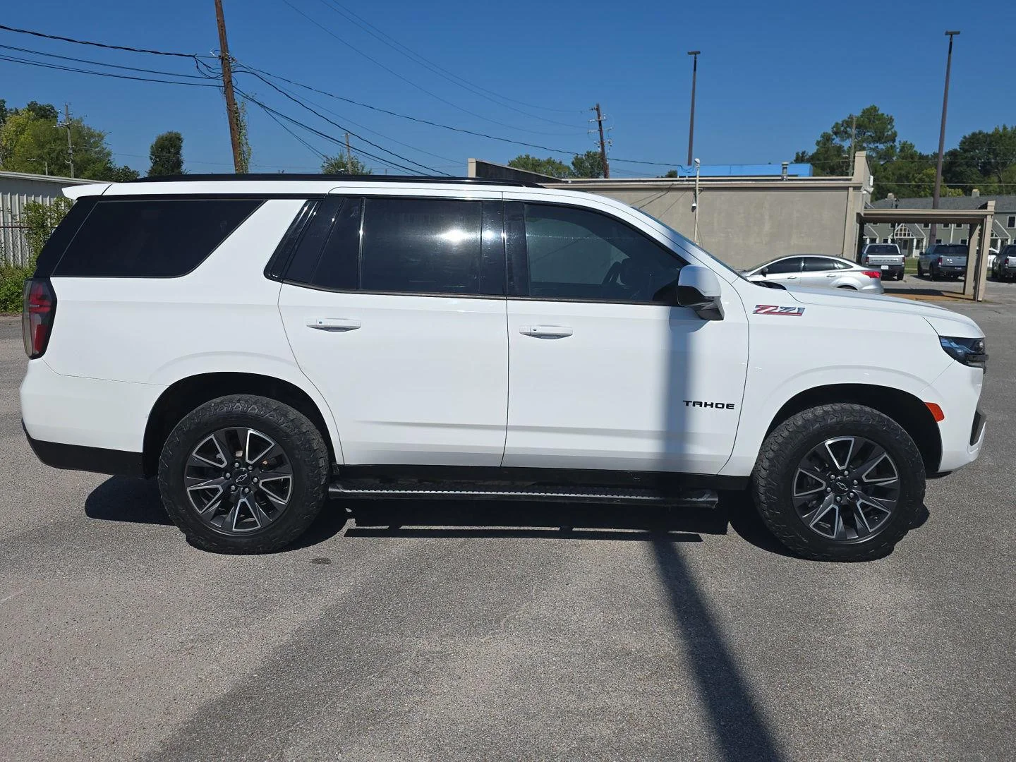 Used 2021 Summit White Chevrolet Z71 image 2
