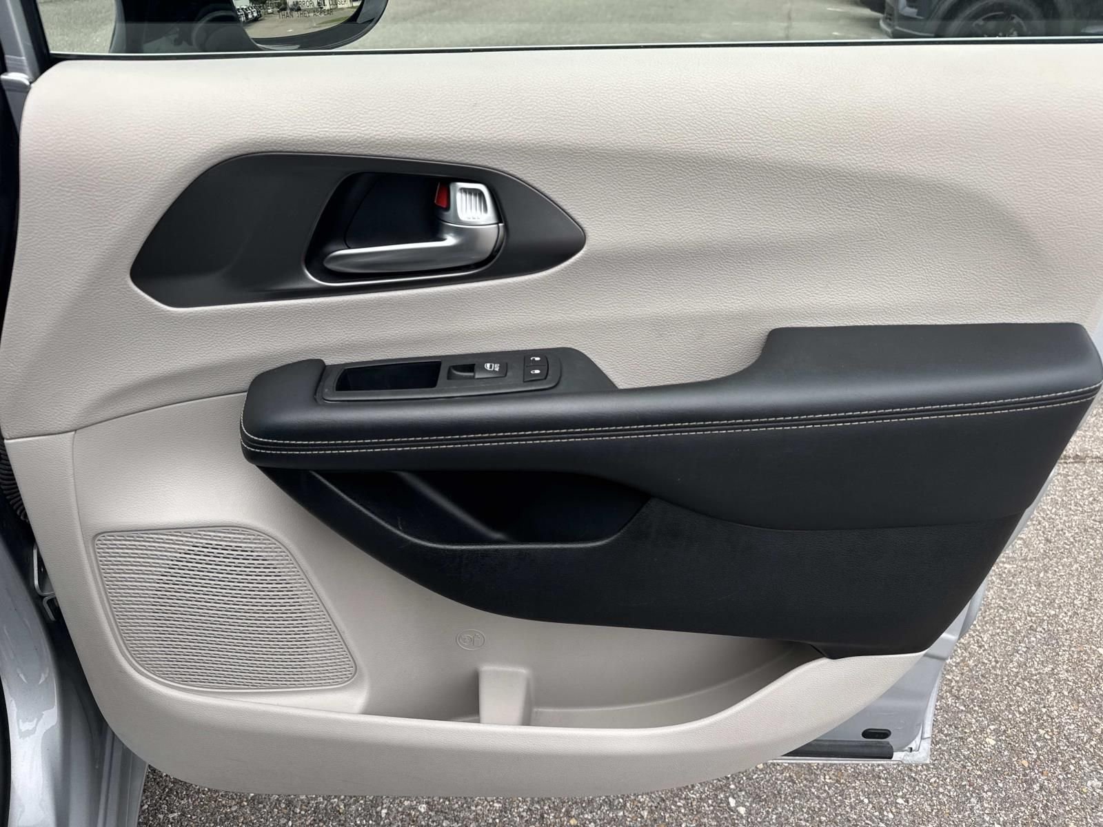 Used 2024 Silver Chrysler Touring L image 15
