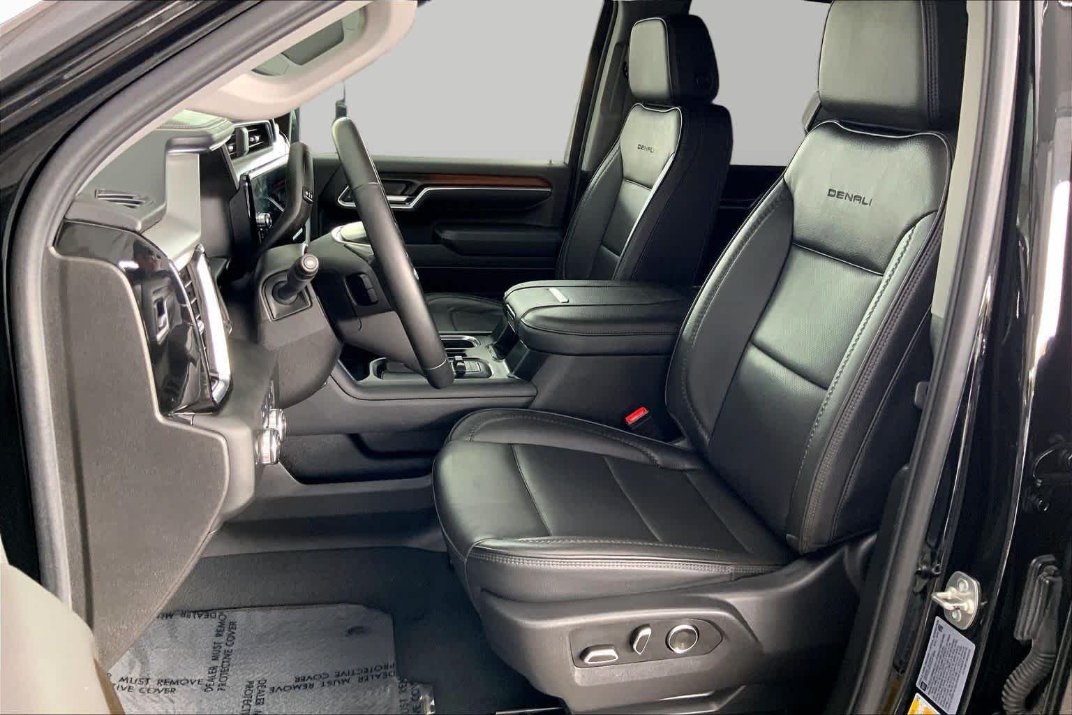 Used 2025 Onyx Black GMC Denali image 8