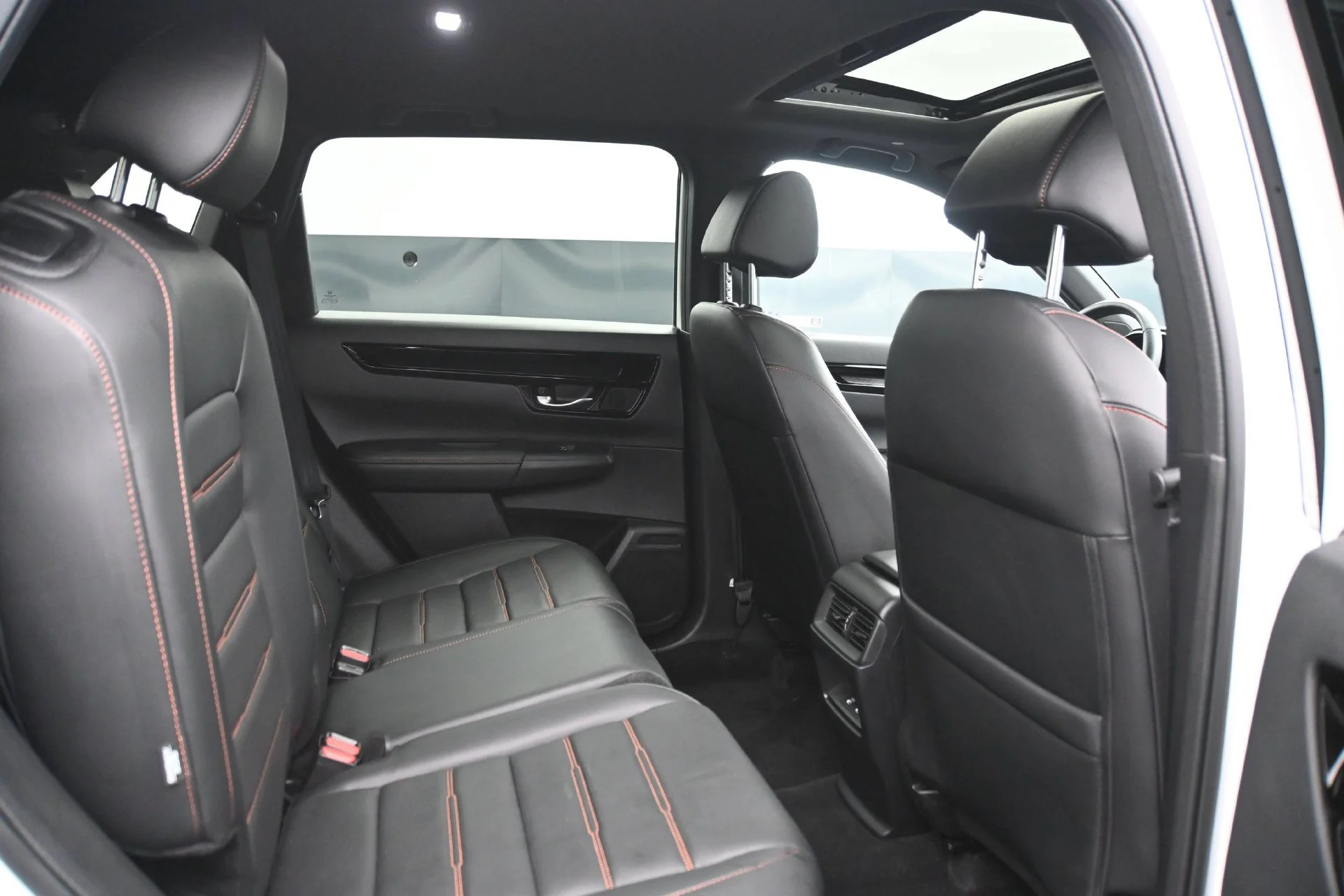 Used 2024  Honda 5D WAGON HYBRID SPORT TOURING AWD image 14