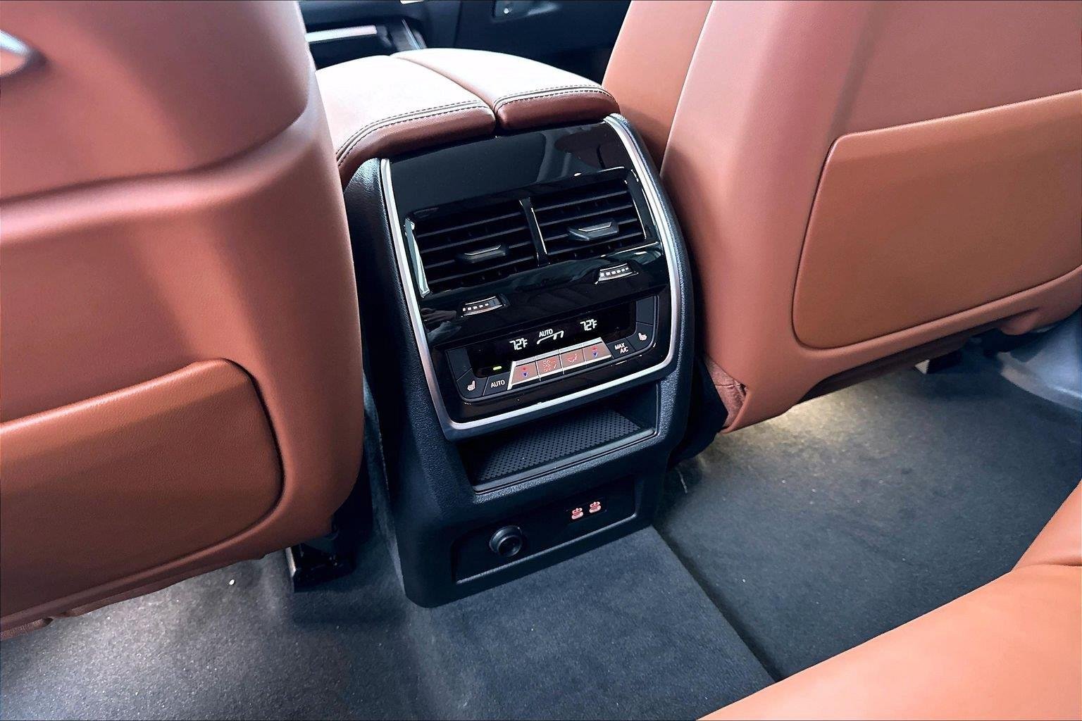 New 2027 Dravit Grey Metallic BMW xDrive40i image 13