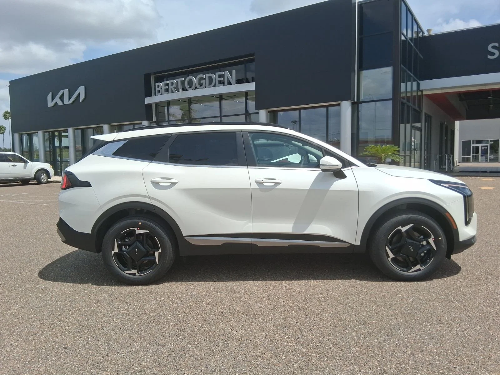 New 2026 White Kia EX image 3