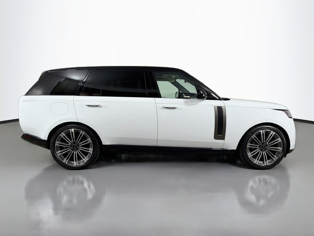 New 2027 Fuji White Land Rover SE image 4