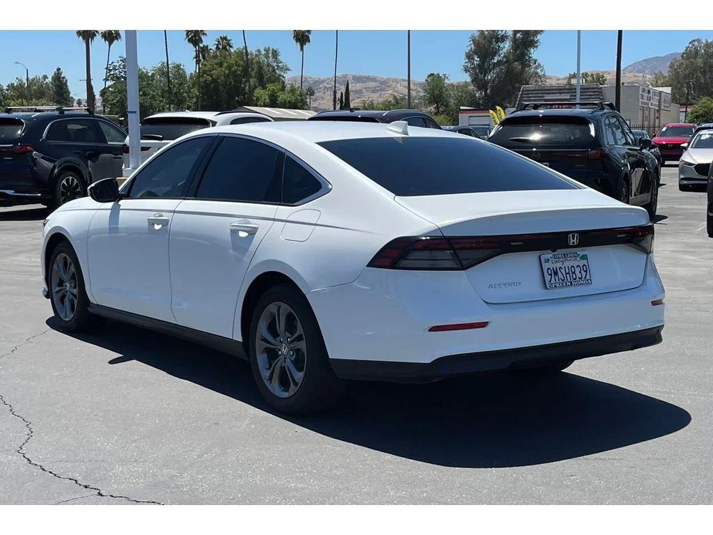 Used 2024 Platinum White Pearl Honda EX image 3