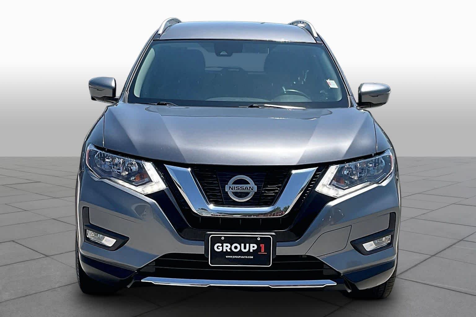 Used 2017 Gun Metallic Nissan SL image 4